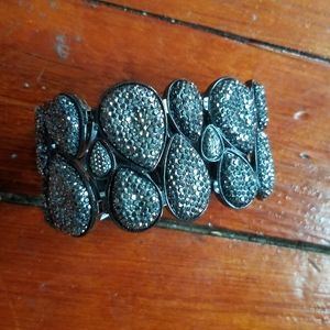 Tear drop    charcoal rhinestone braclet